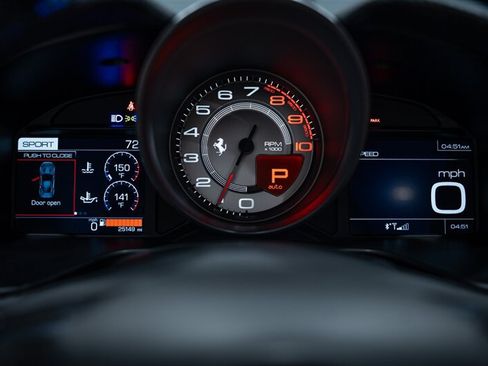 Used 2020 Ferrari Portofino RWD image 20