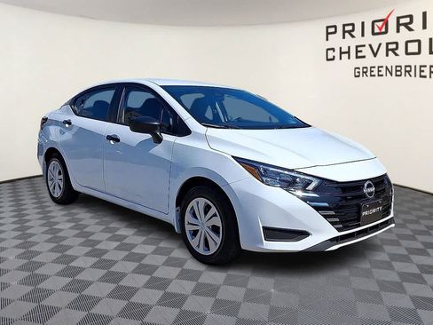 Used 2025 Nissan Versa S w/ Trunk Package FWD image 2