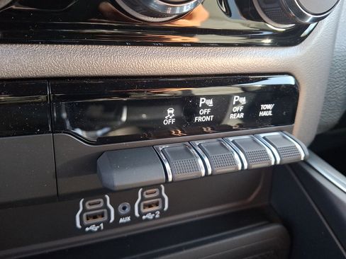 New 2026 RAM 1500 Express AWD/4WD image 21
