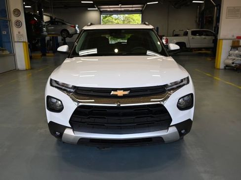 Used 2023 Chevrolet TrailBlazer LT FWD image 2
