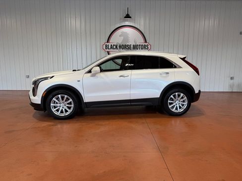 Used 2023 Cadillac XT4 Luxury w/ Cold Weather Package AWD/4WD image 3