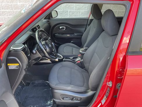 Used 2015 Kia Soul ! FWD image 13