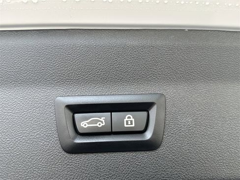 Used 2023 BMW X4 M40i w/ Premium Package image 32