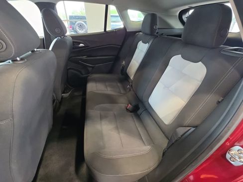 Used 2024 Chevrolet Trax LS w/ LS Convenience Package FWD image 28