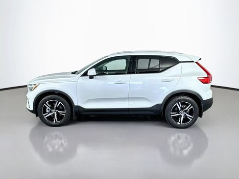 Used 2023 Volvo XC40 B5 Core w/ Convenience Package AWD/4WD image 3