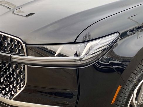 New 2025 Lincoln Navigator Reserve image 4