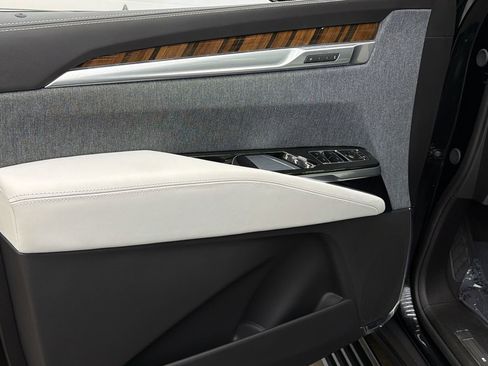 Used 2026 Cadillac Escalade Platinum Sport AWD/4WD image 21