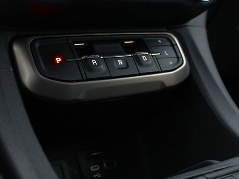 Used 2021 GMC Acadia Denali w/ Denali Technology Package image 32