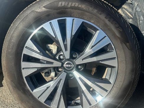 Used 2023 Nissan Rogue SV image 17