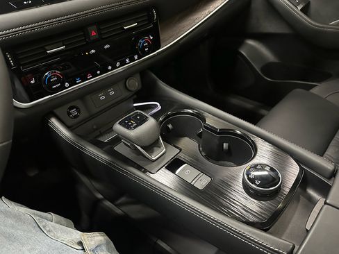 Used 2026 Nissan Rogue Platinum w/ Platinum Premium Package image 29