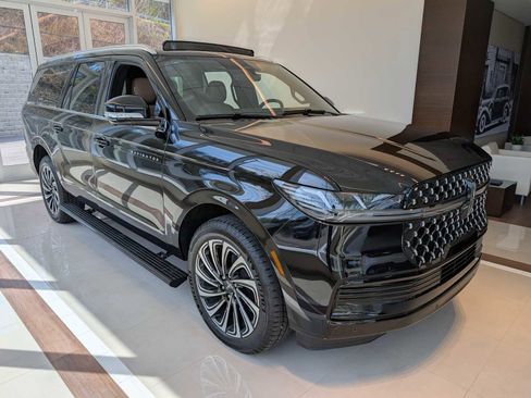 New 2026 Lincoln Navigator L Black Label AWD/4WD image 6