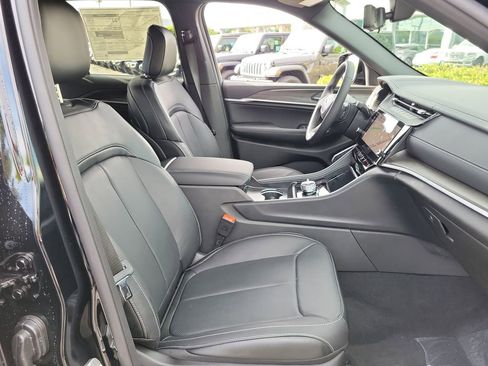 New 2026 Jeep Grand Cherokee Limited AWD/4WD image 13