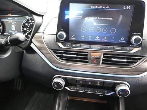 Used 2025 Nissan Altima 2.5 SV FWD image 27