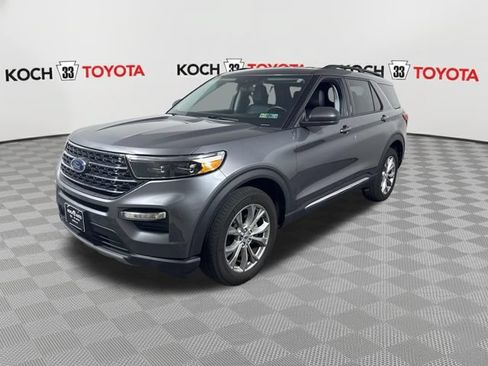 Used 2023 Ford Explorer XLT w/ Equipment Group 202A AWD/4WD image 3