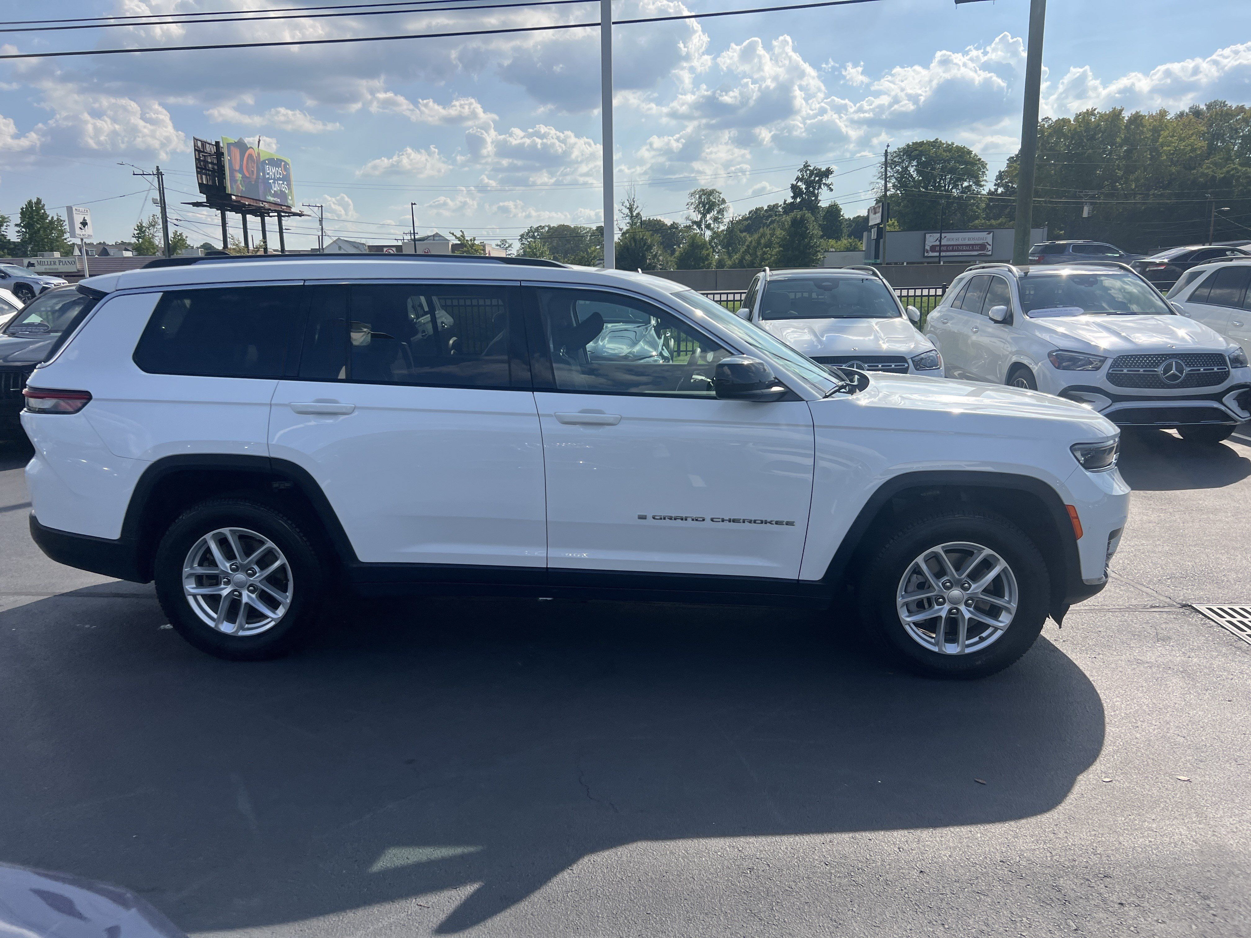 Used 2023 Jeep Grand Cherokee L Laredo AWD/4WD image 13