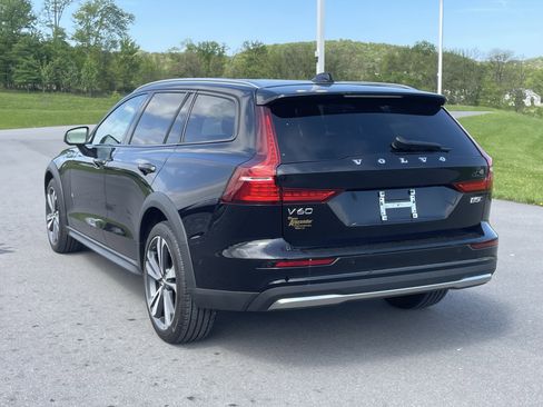 Used 2025 Volvo V60 B5 Cross Country Plus AWD/4WD image 6