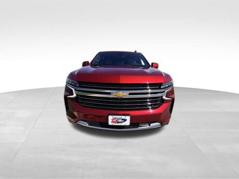 Used 2023 Chevrolet Suburban LT w/ Luxury Package AWD/4WD image 3