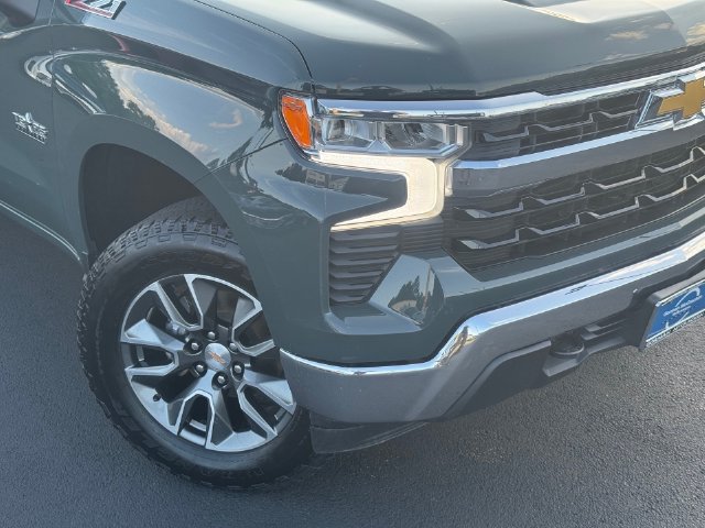Used 2025 Chevrolet Silverado 1500 LT AWD/4WD image 3
