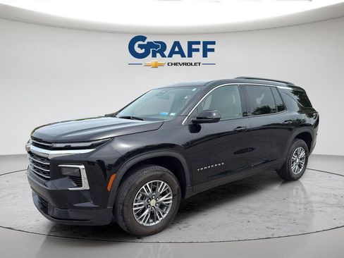 Used 2025 Chevrolet Traverse LT AWD/4WD image 2