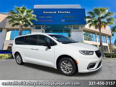 New 2026 Chrysler Pacifica Select