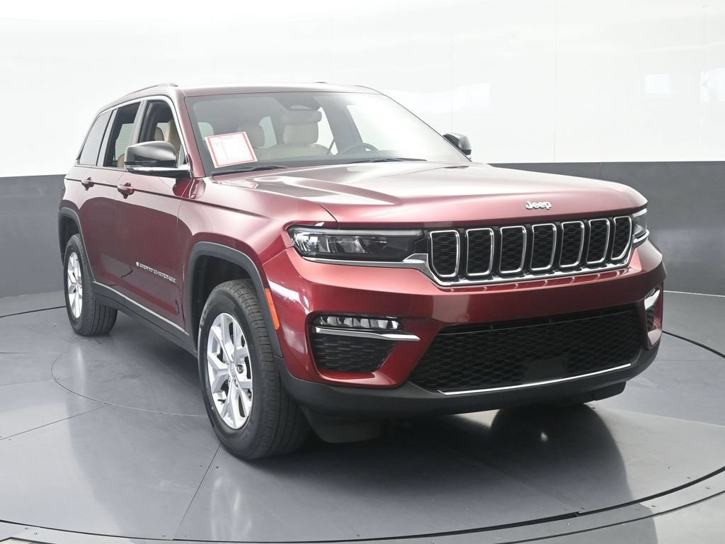 Used 2023 Jeep Grand Cherokee Limited w/ Trailer Tow Prep Group (B) RWD image 9
