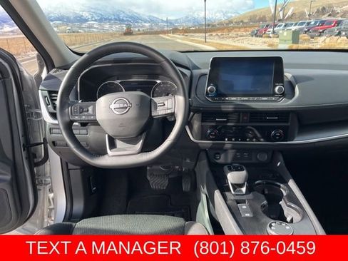 Used 2025 Nissan Rogue SV AWD/4WD image 18