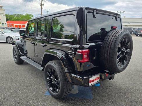 Used 2021 Jeep Wrangler Unlimited Sahara AWD/4WD image 29