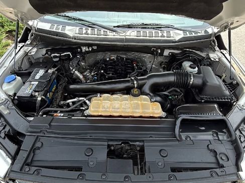 Used 2018 Ford F150 XLT w/ Equipment Group 302A Luxury AWD/4WD image 38