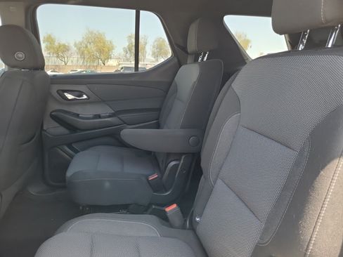 Used 2022 Chevrolet Traverse LT FWD image 13