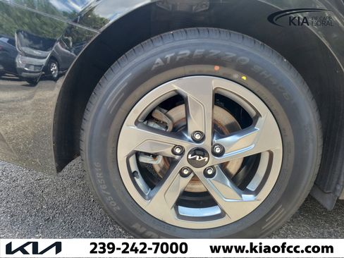 Used 2022 Kia K5 LXS FWD image 9