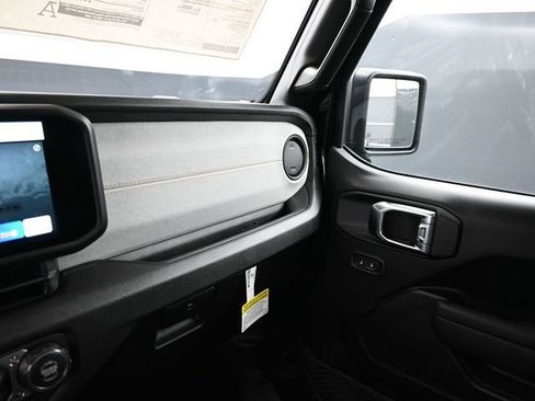 New 2026 Jeep Gladiator Sport AWD/4WD image 38