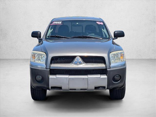 Used 2006 Mitsubishi Raider DuroCross RWD image 2
