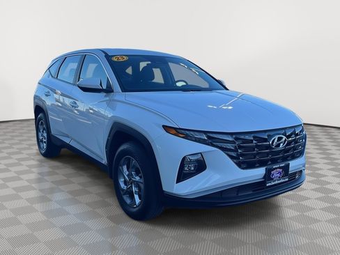Used 2023 Hyundai Tucson SE image 3