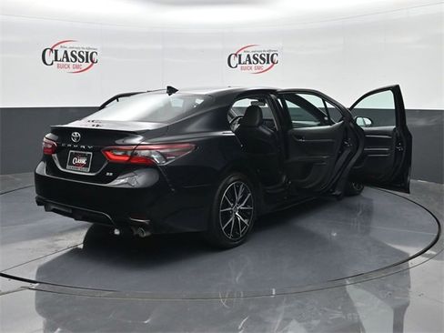 Used 2024 Toyota Camry SE image 34