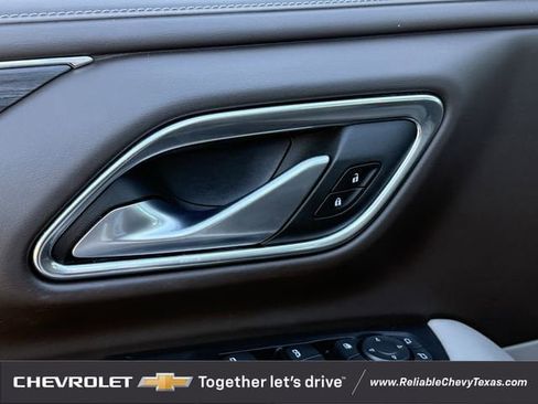 Used 2022 GMC Yukon SLT w/ SLT Premium Package image 29