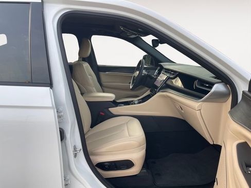 Used 2023 Jeep Grand Cherokee 4WD 4xe image 15