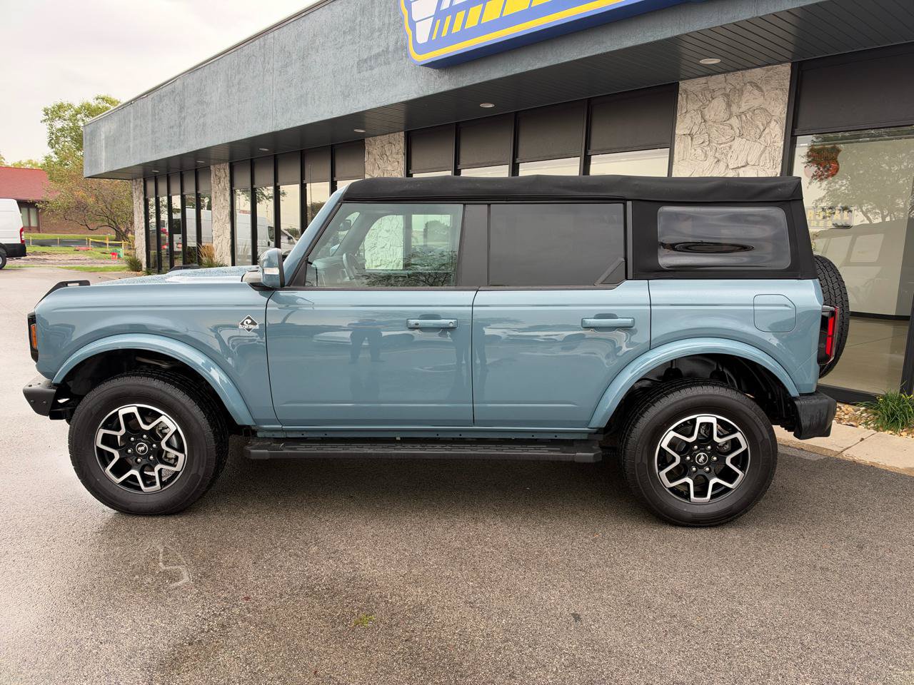 Used 2022 Ford Bronco Outer Banks AWD/4WD image 4