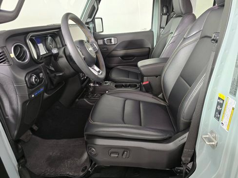 Used 2024 Jeep Wrangler Unlimited Sahara w/ Technology Group AWD/4WD image 17