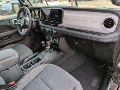 Used 2025 Jeep Wrangler Unlimited Sahara w/ Safety Group AWD/4WD image 25