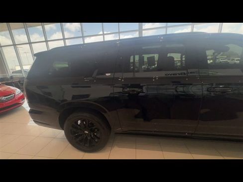 Used 2025 Cadillac Escalade ESV Sport w/ Touring Package AWD/4WD image 9
