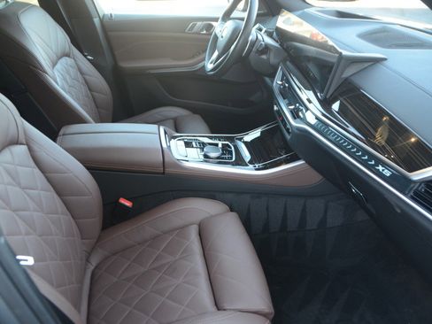 Used 2025 BMW X5 xDrive40i image 4