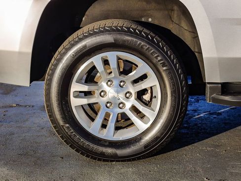 Used 2018 Chevrolet Tahoe LT image 12