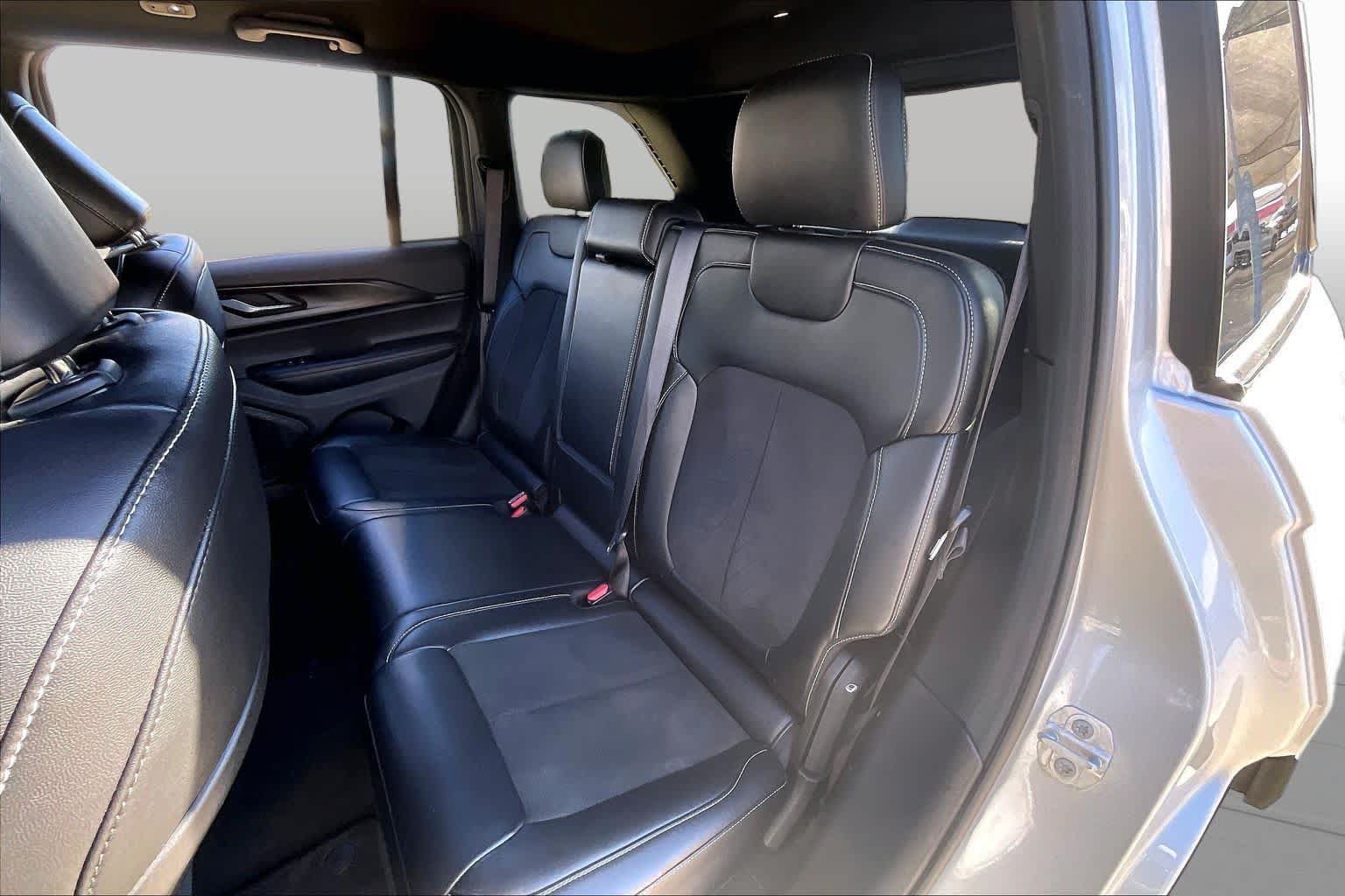 Used 2025 Jeep Grand Cherokee Altitude AWD/4WD image 20