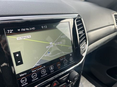 Used 2021 Jeep Grand Cherokee Laredo X image 15