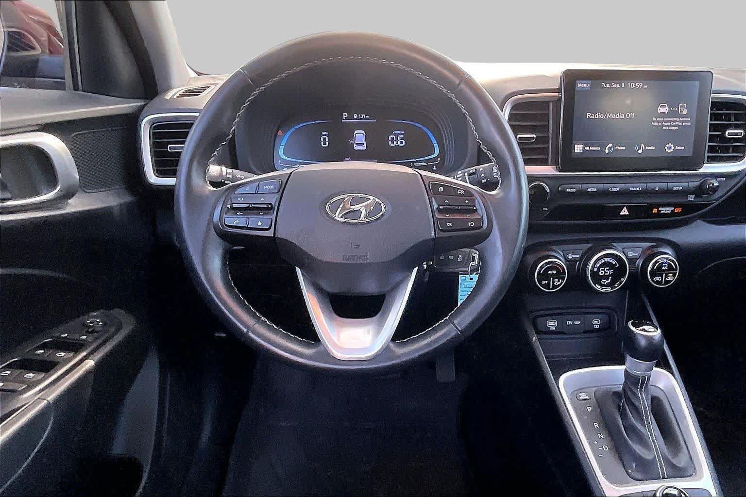 Used 2023 Hyundai Venue SEL w/ Cargo Package FWD image 6