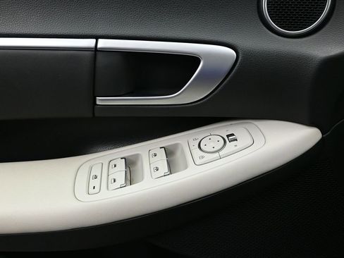 Used 2025 Hyundai Sonata SEL FWD image 17