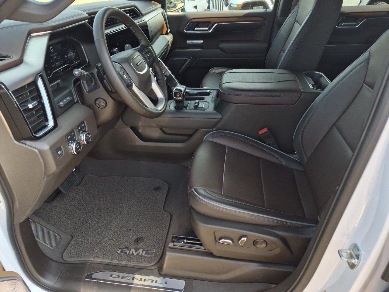 Certified 2023 GMC Sierra 1500 Denali w/ Technology Package AWD/4WD image 11