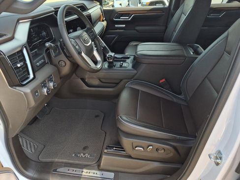 Certified 2023 GMC Sierra 1500 Denali w/ Technology Package AWD/4WD image 11