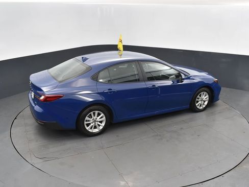 Used 2025 Toyota Camry LE image 37