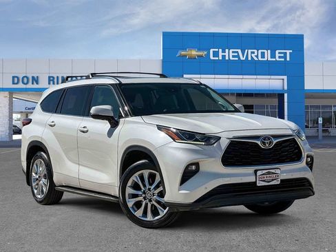Used 2021 Toyota Highlander Limited image 1